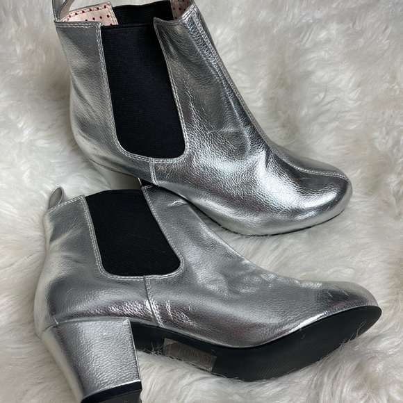 B.A.I.T silver metallic booties size 6.5 - Picture 1 of 15